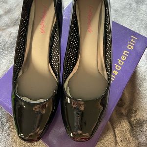 Beautiful Patten Leather 4” Steve Madden Heels.